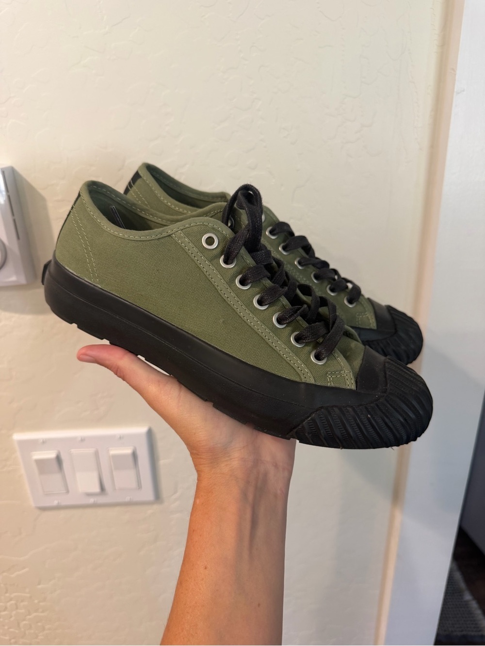 PF FLYERS like new size 6